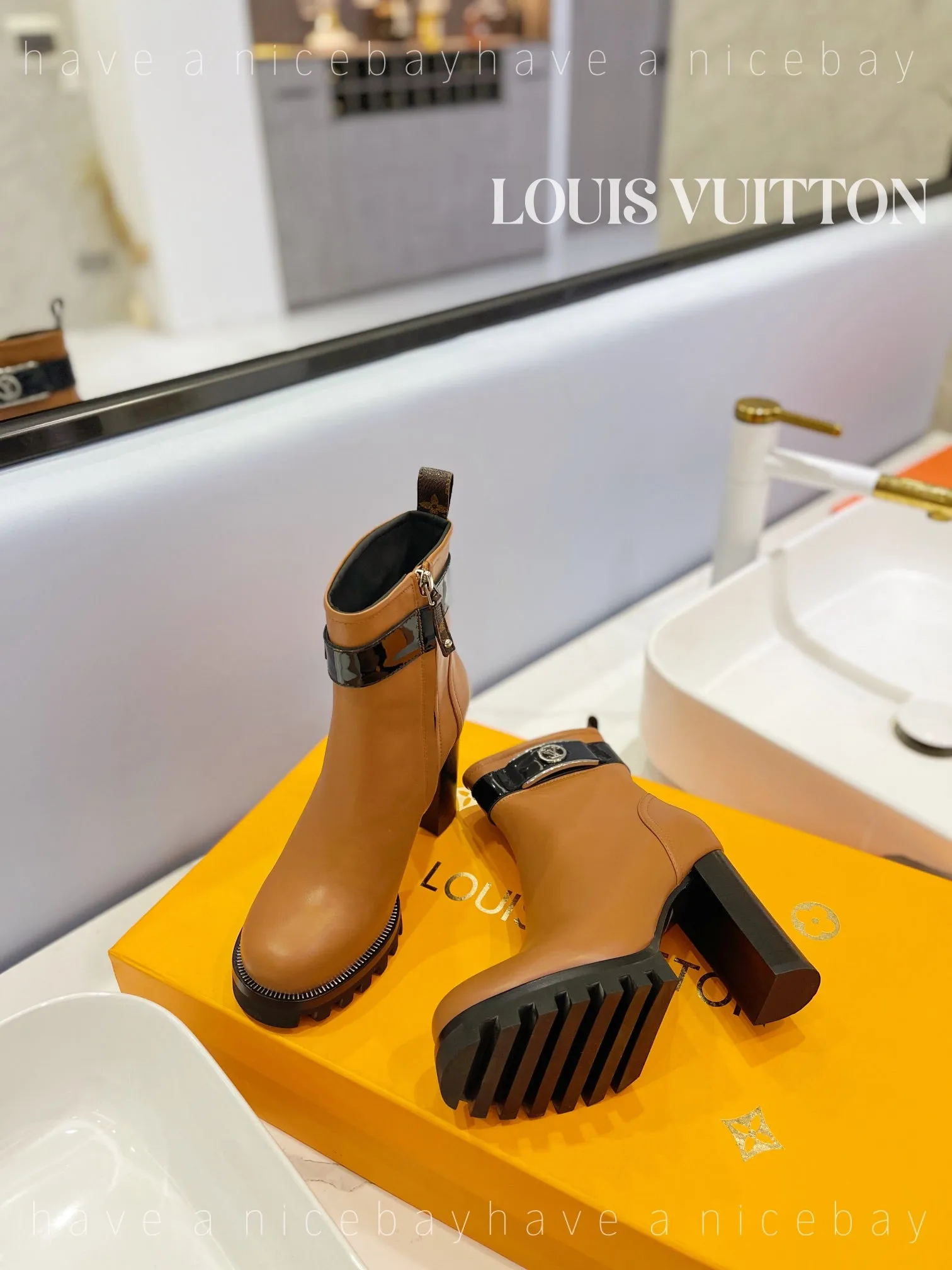 High Quality  LUV BOOTS 035