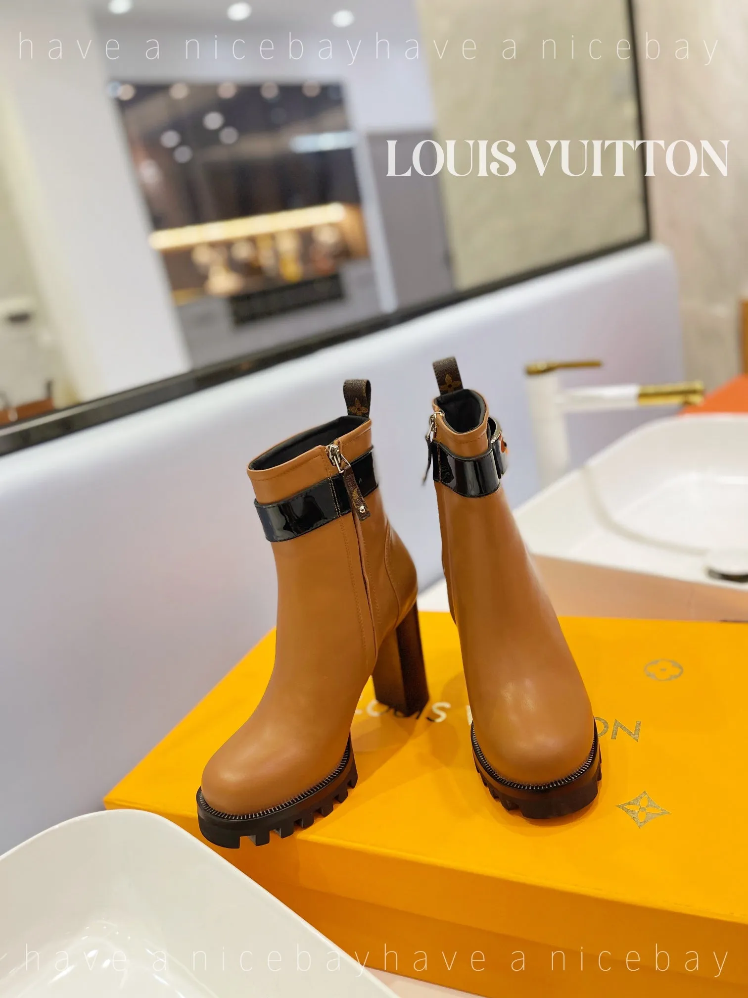 High Quality  LUV BOOTS 035