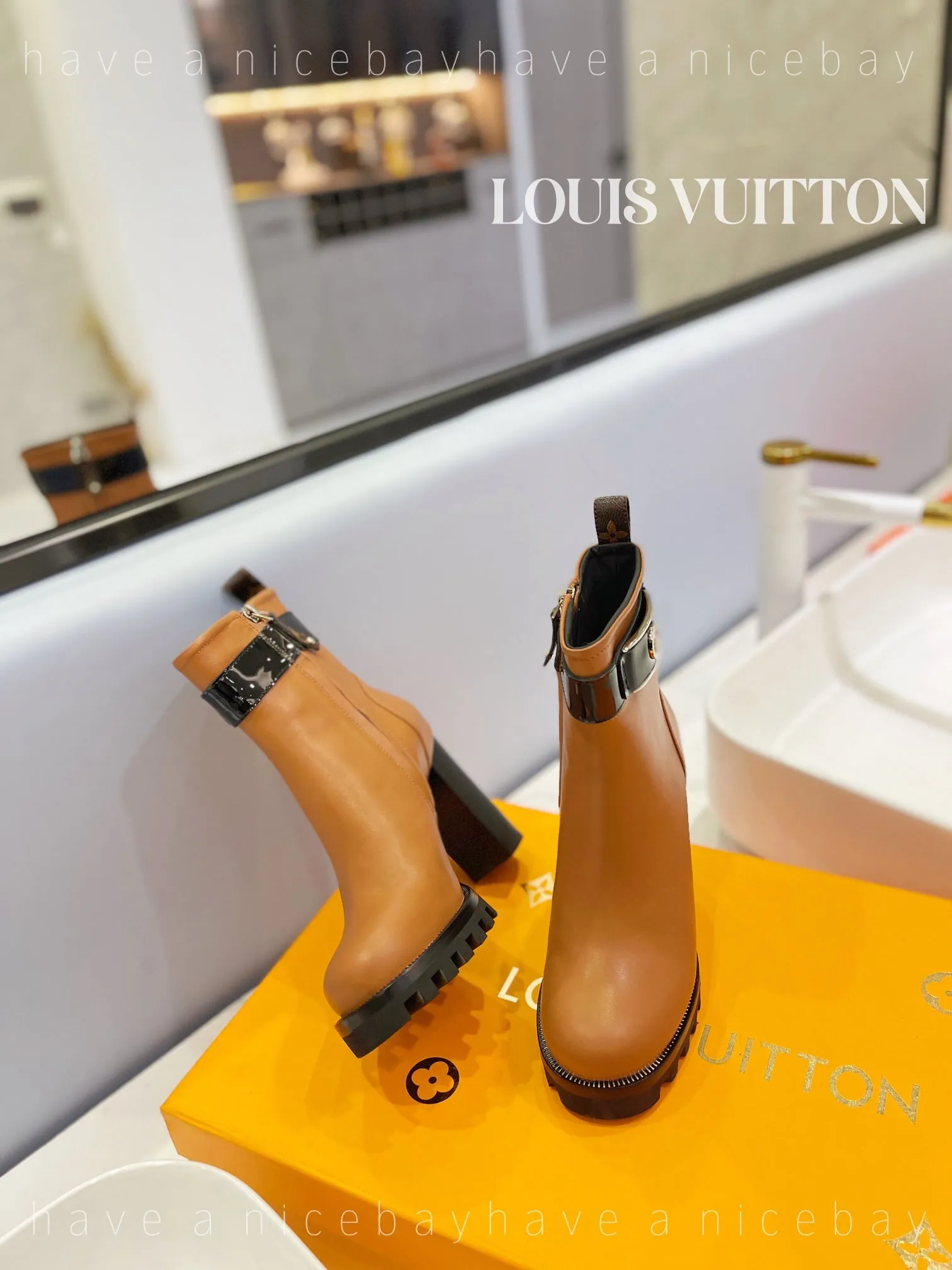 High Quality  LUV BOOTS 035