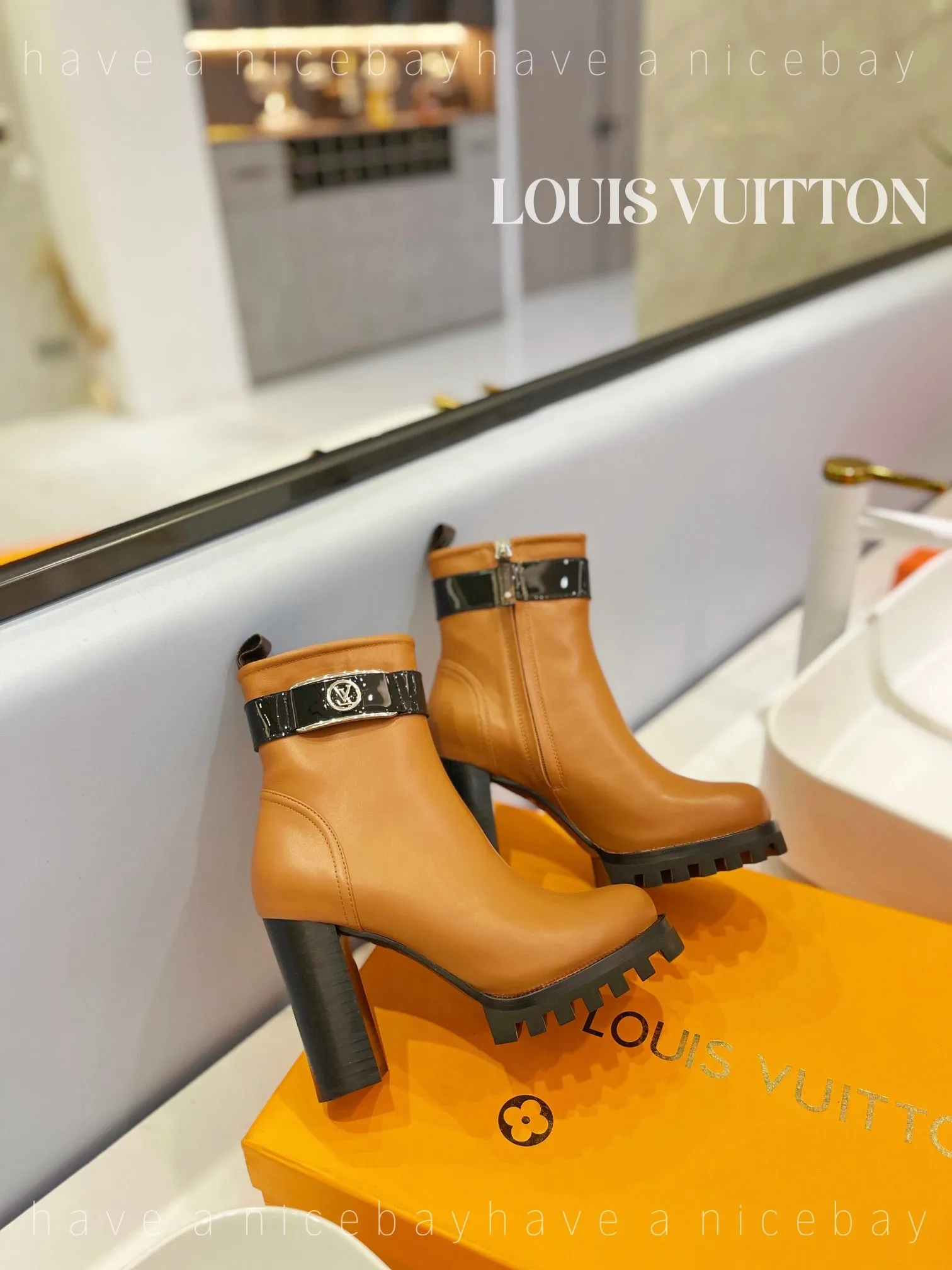 High Quality  LUV BOOTS 035