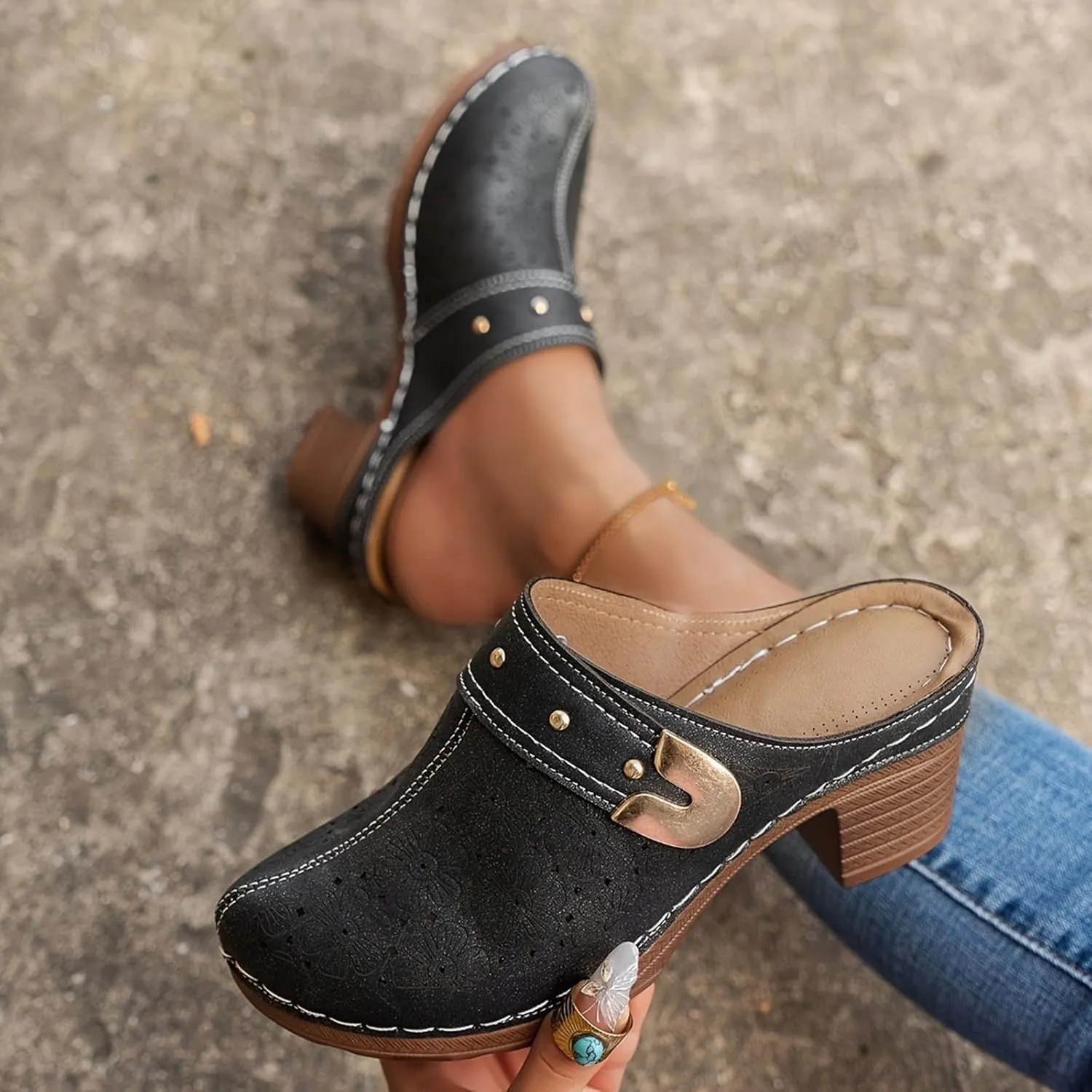 Women’s Hollow Closed Toe Chunky Heels Sandals,Fashionable Simple Comfortable Summer Stylish Footwear with Arch Support Retro Flower Pattern Slip On Slides Loafer Shoes