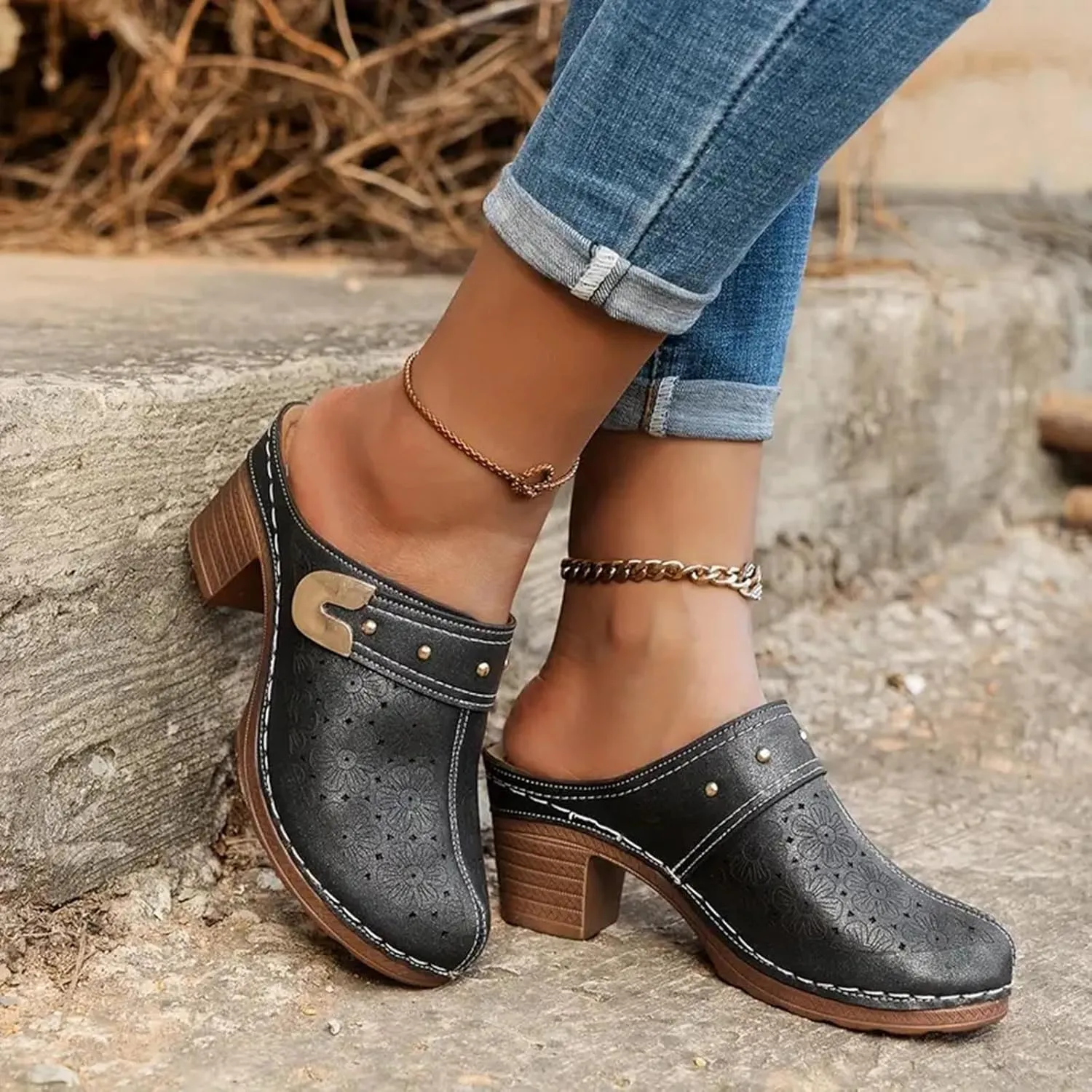 Women’s Hollow Closed Toe Chunky Heels Sandals,Fashionable Simple Comfortable Summer Stylish Footwear with Arch Support Retro Flower Pattern Slip On Slides Loafer Shoes